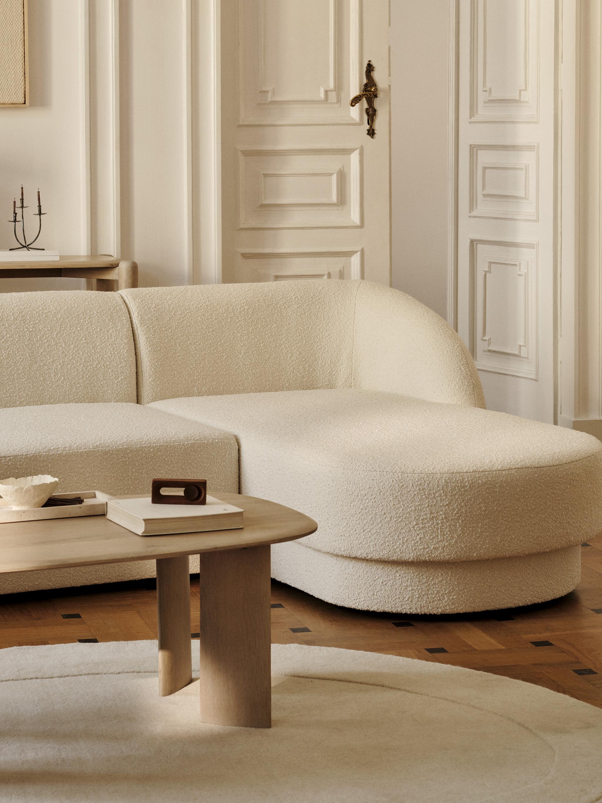 Miley corner sofa in cream boucle fabric with curved modern design – Micadoni.