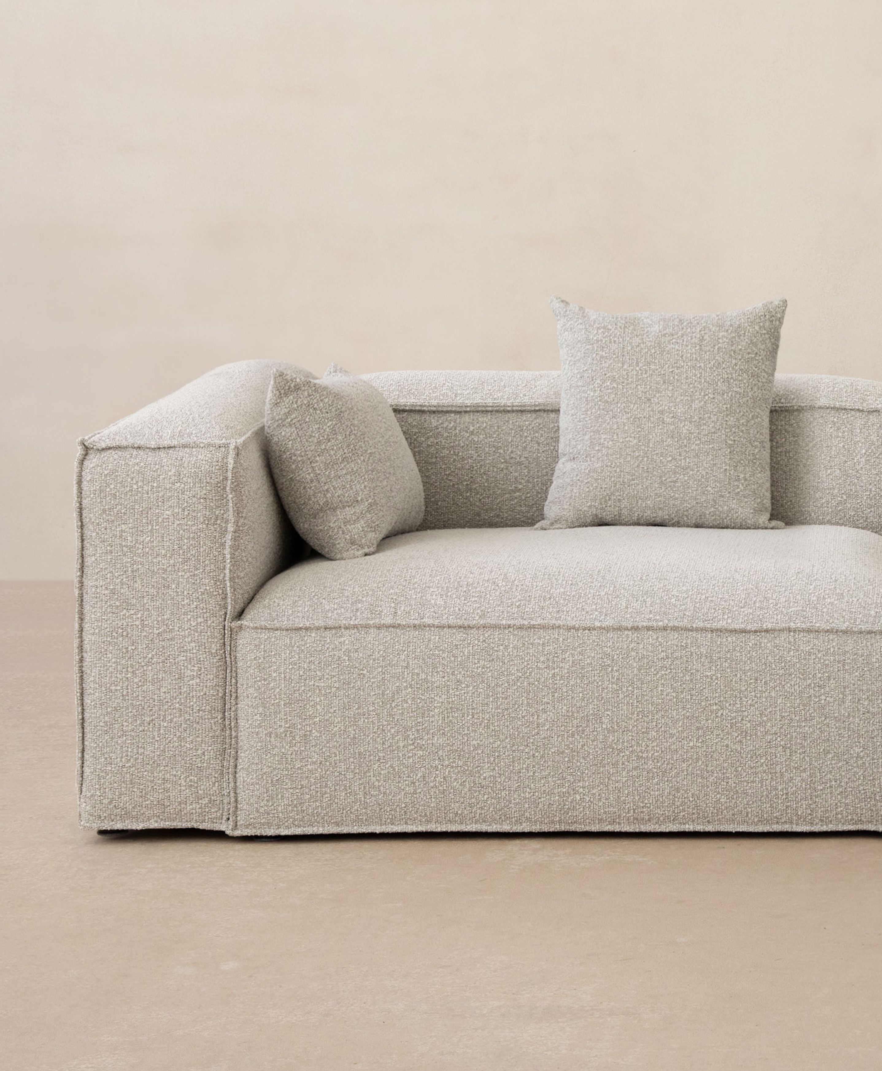 Nuria modular corner sofa in light textured fabric – Micadoni.