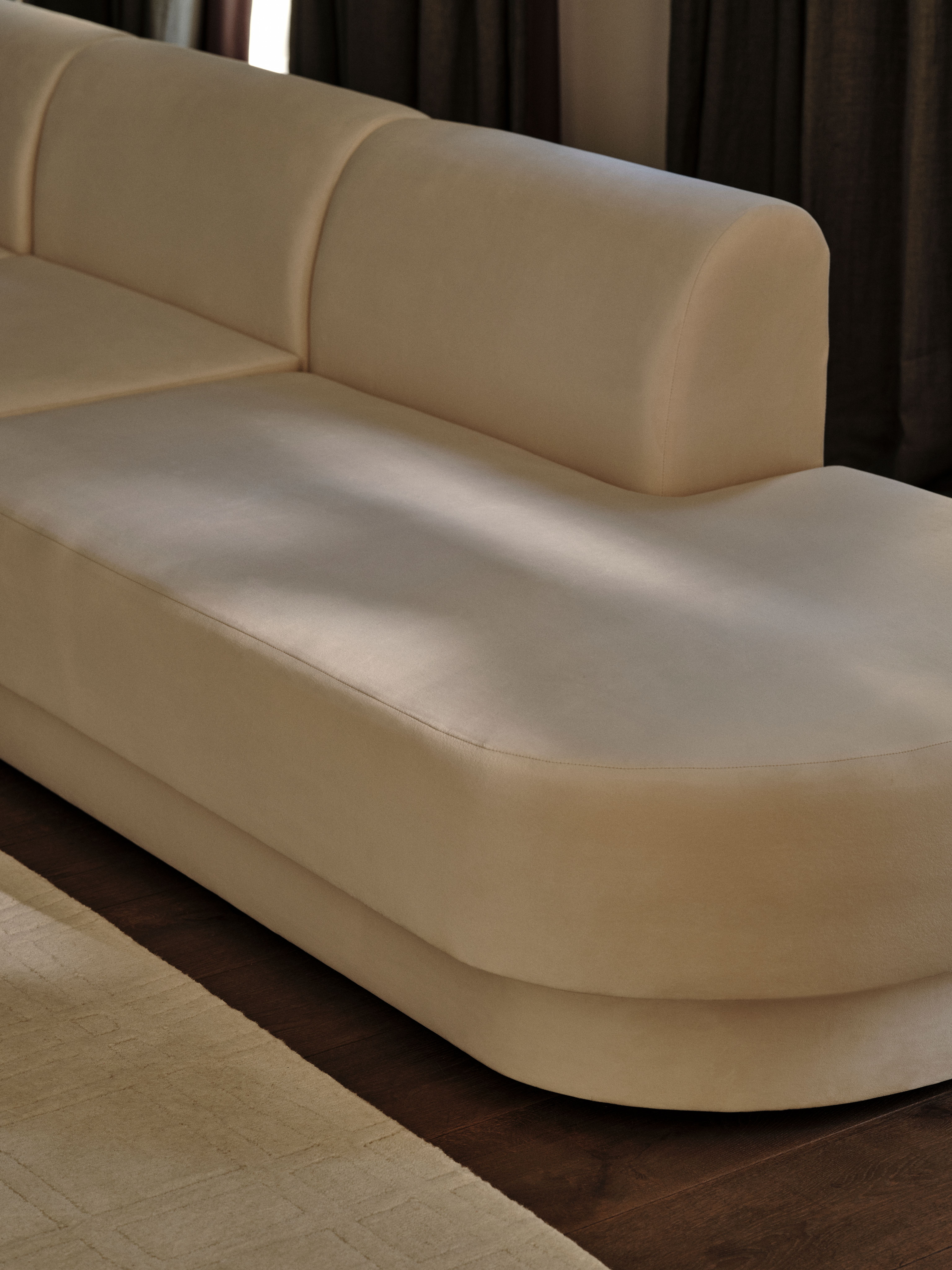 miley-sofa