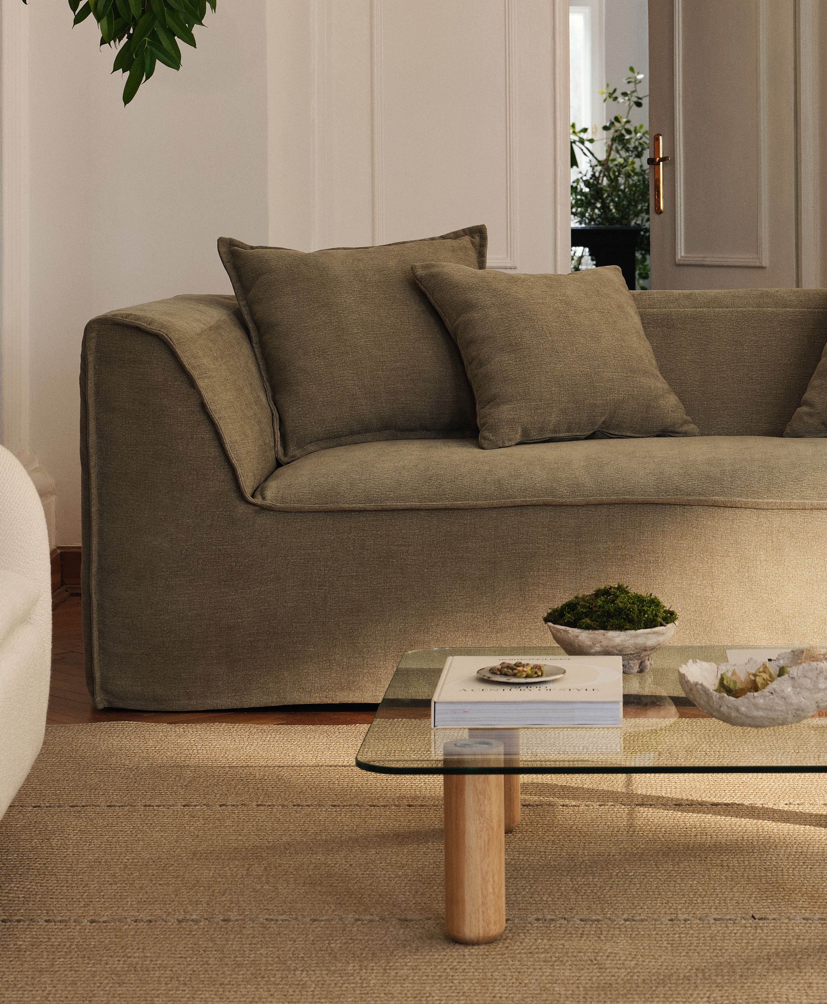 Housse de canapé Milton en tissu vert olive à silhouette décontractée – Micadoni